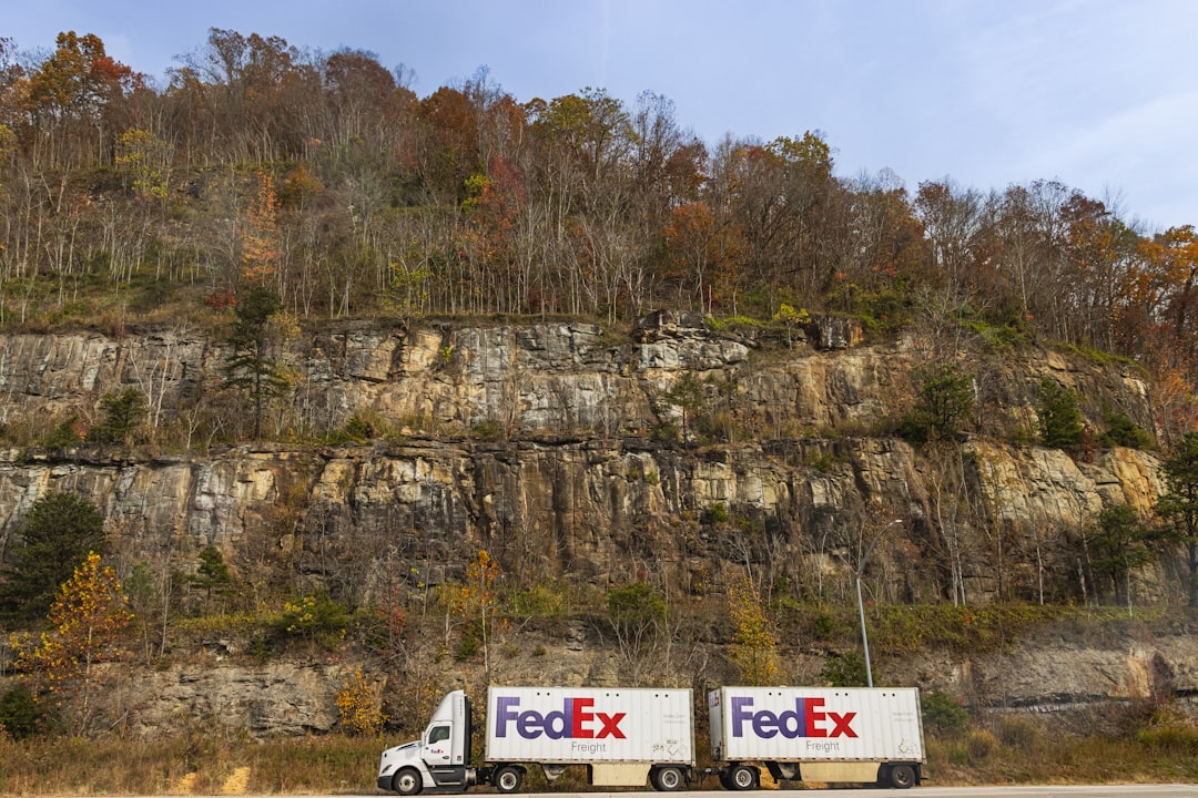 FedEx avvia programma di formazione AI per 440.000 dipendenti con curriculum dinamico